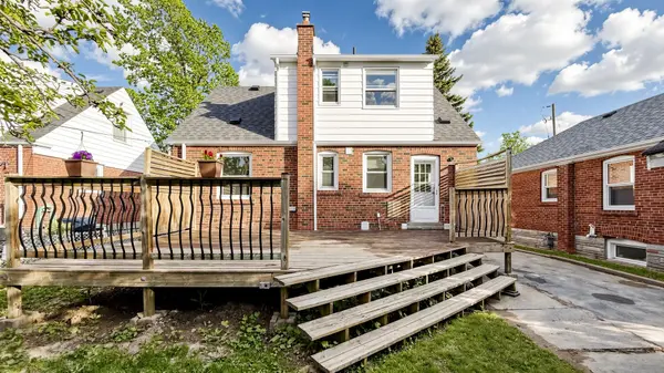 26 Innismore CRES E, Toronto E04, ON M1R 1C7