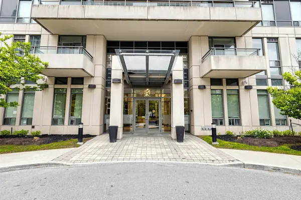 3515 Kariya DR #2801, Mississauga, ON L5B 0C1
