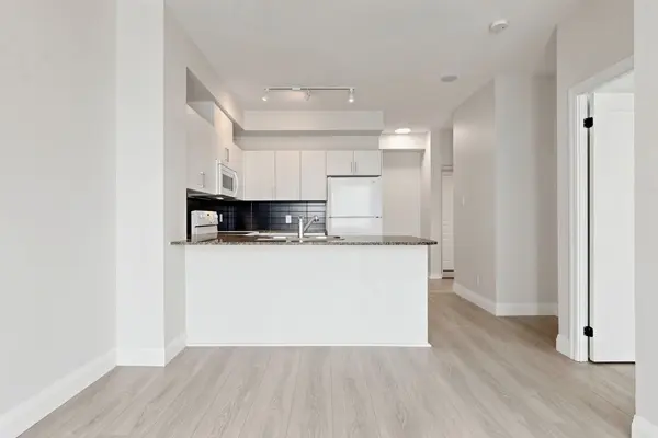 3515 Kariya DR #2801, Mississauga, ON L5B 0C1