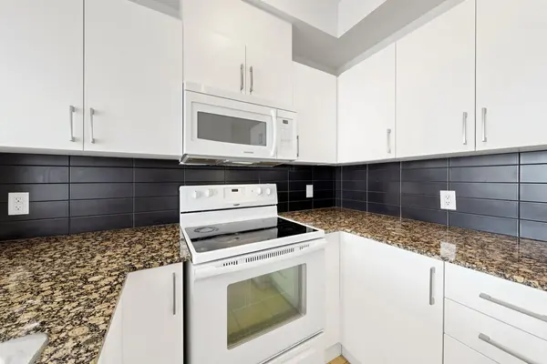 3515 Kariya DR #2801, Mississauga, ON L5B 0C1