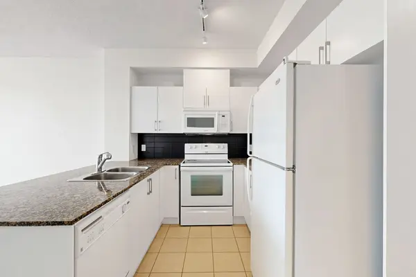 3515 Kariya DR #2801, Mississauga, ON L5B 0C1