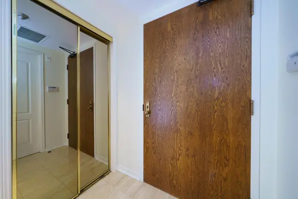 1905 Pilgrims WAY #506, Oakville, ON L6M 2X2