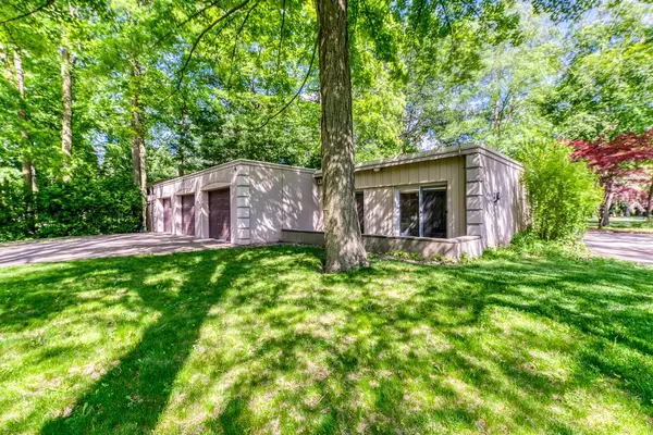 2419 Lionheart CRES, Mississauga, ON L5K 1S4