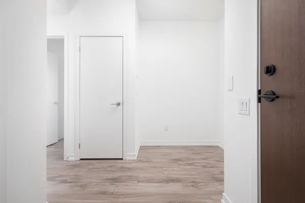 4065 Confederation Pkwy #2403, Mississauga, ON L5B 4N1