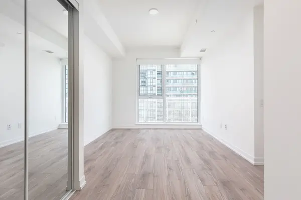 4065 Confederation Pkwy #2403, Mississauga, ON L5B 4N1