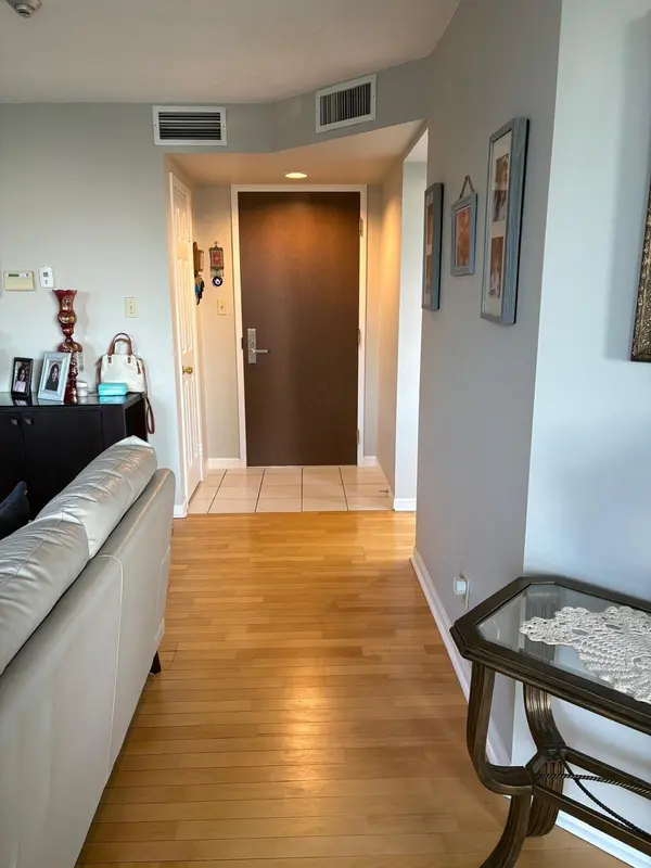 45 Kingsbridge Garden CIR ##502, Mississauga, ON L5R 3K4
