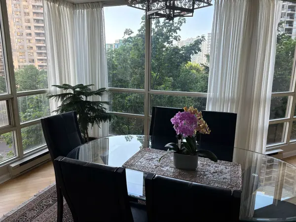 45 Kingsbridge Garden CIR ##502, Mississauga, ON L5R 3K4