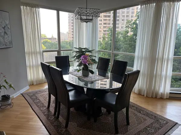 45 Kingsbridge Garden CIR ##502, Mississauga, ON L5R 3K4