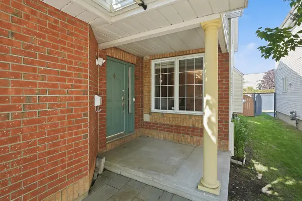 15 Halkirk AVE, Kanata, ON K2V 1B1
