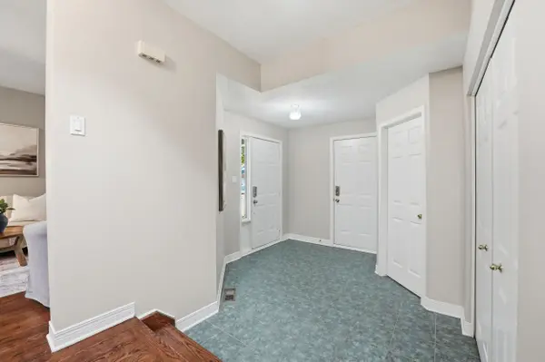 15 Halkirk AVE, Kanata, ON K2V 1B1