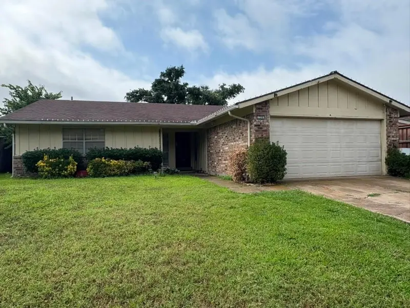726 Ravencroft Drive, Garland, TX 75043