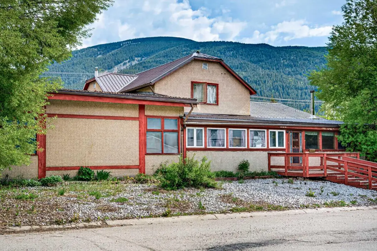 12145 21Ave, Blairmore, AB T0K0E0