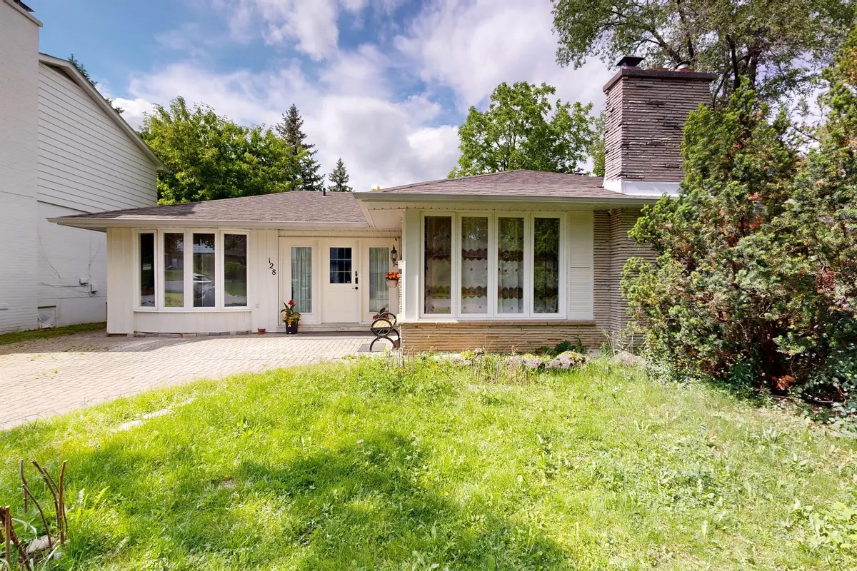 128 Woodward AVE, Markham, ON L3T 1E9