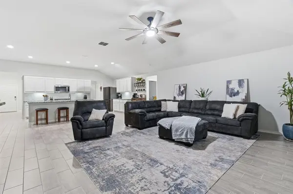 437 Falcon Way, Azle, TX 76020