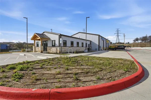 8400 Calmont Avenue, Fort Worth, TX 76116