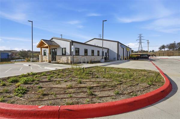 8400 Calmont Avenue, Fort Worth, TX 76116