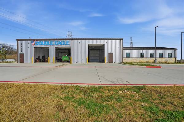 8400 Calmont Avenue, Fort Worth, TX 76116