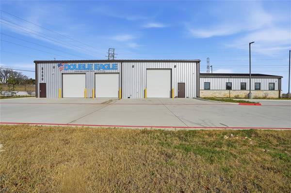 8400 Calmont Avenue, Fort Worth, TX 76116