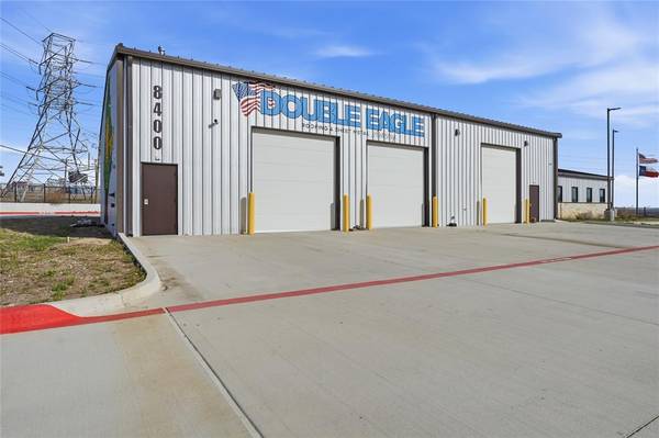 8400 Calmont Avenue, Fort Worth, TX 76116