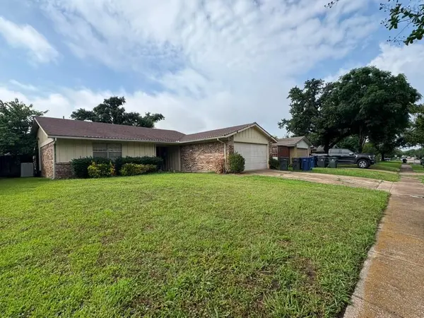 726 Ravencroft Drive, Garland, TX 75043
