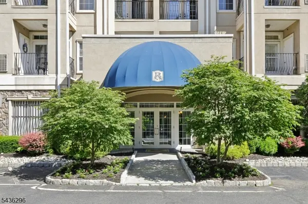 9104 Ravenscroft Rd, Clifton City, NJ 07013