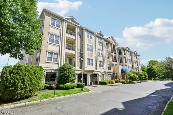 9104 Ravenscroft Rd, Clifton City, NJ 07013