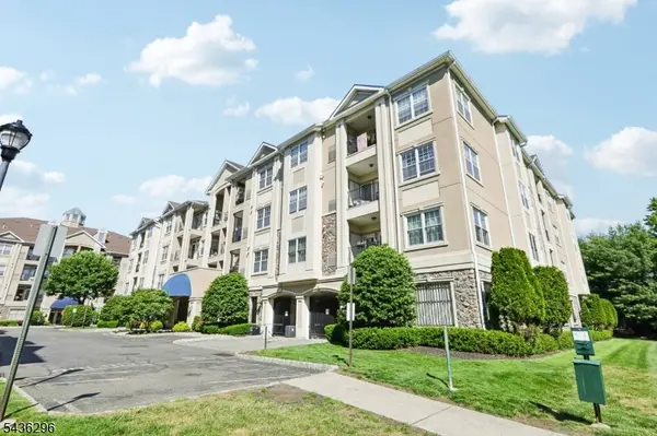 9104 Ravenscroft Rd, Clifton City, NJ 07013