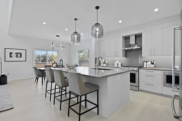58 Westland PARK SW, Calgary, AB T3H 0W1