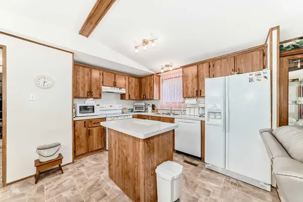 99 Arbour Lake RD NW #138, Calgary, AB T3G 4E4