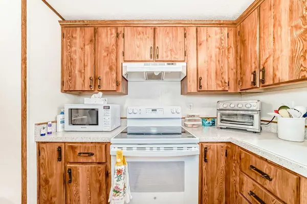 99 Arbour Lake RD NW #138, Calgary, AB T3G 4E4