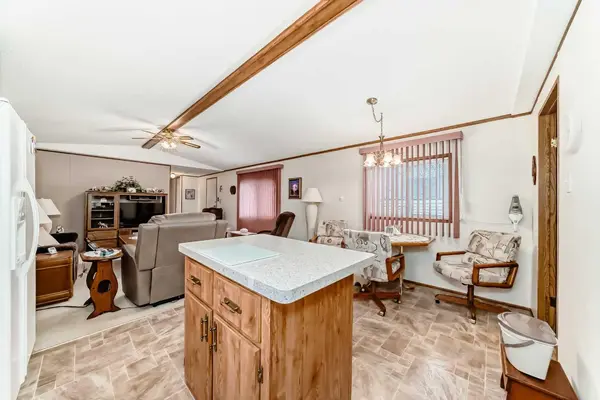 99 Arbour Lake RD NW #138, Calgary, AB T3G 4E4