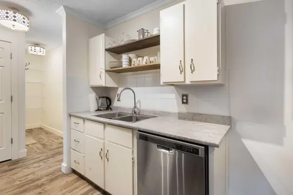 2611 15A ST SW #305, Calgary, AB T2T 4C1