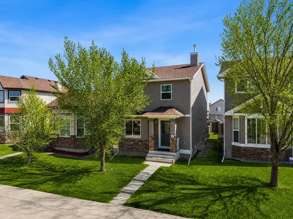 83 Saddlebrook GDNS NE, Calgary, AB T3J 5M5