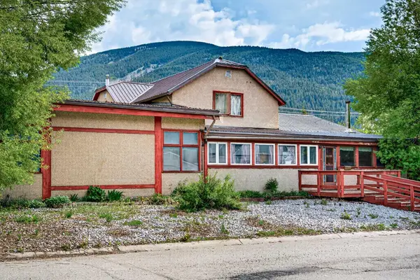 12145 21Ave, Blairmore, AB T0K0E0