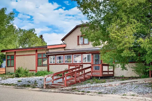12145 21Ave, Blairmore, AB T0K0E0