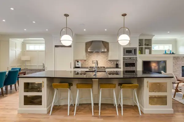 2339 Westmount RD NW, Calgary, AB T2N 3N7