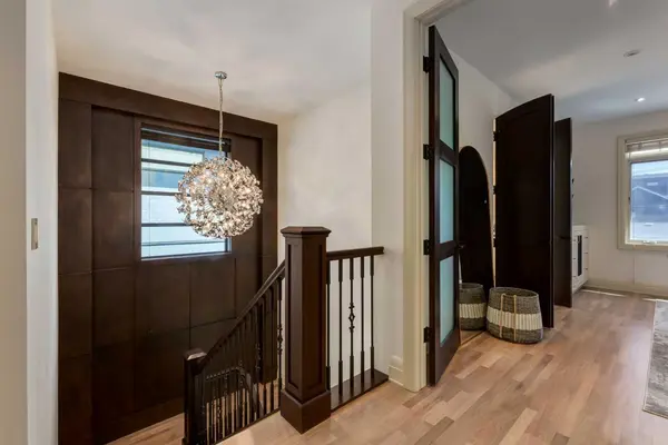 2339 Westmount RD NW, Calgary, AB T2N 3N7