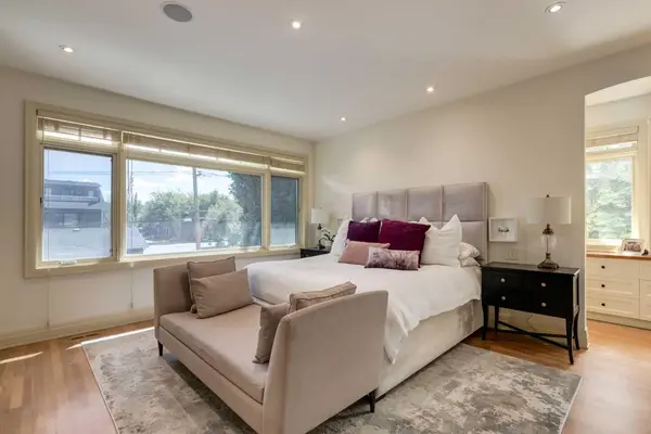 2339 Westmount RD NW, Calgary, AB T2N 3N7