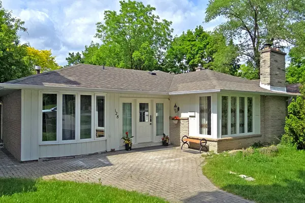 128 Woodward AVE, Markham, ON L3T 1E9