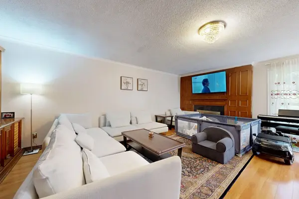 128 Woodward AVE, Markham, ON L3T 1E9