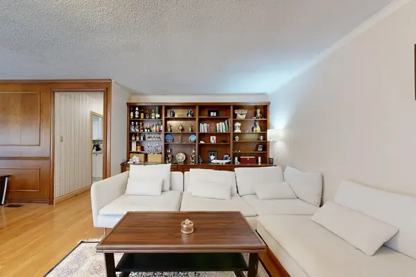 128 Woodward AVE, Markham, ON L3T 1E9