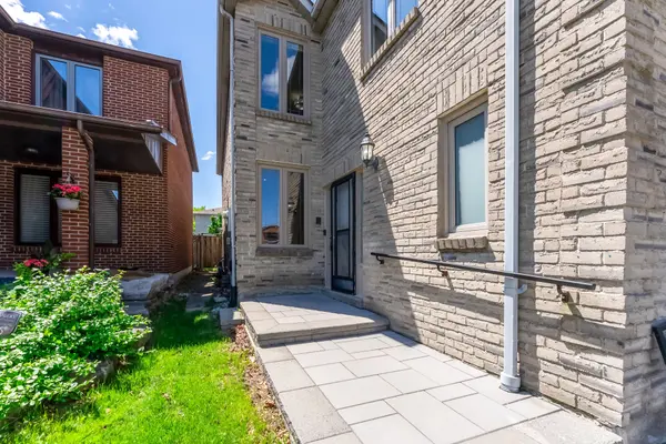 79 Brickstone CIR, Vaughan, ON L4J 6M5