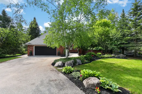 35 Jodies LN, Springwater, ON L0L 1X1