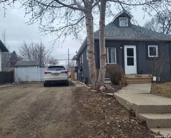 1066 5th AVENUE NE, Moose Jaw, SK S6H 1K8