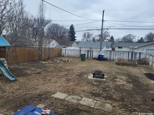 1066 5th AVENUE NE, Moose Jaw, SK S6H 1K8