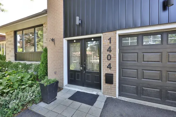 1404 Lewisham DR, Mississauga, ON L5J 3R3