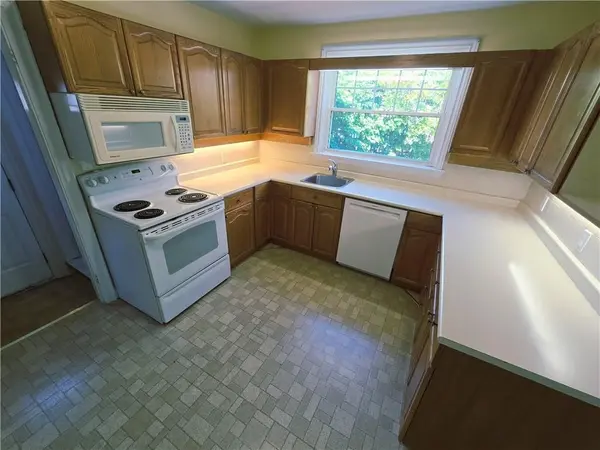 2047 James ST, Burlington, ON L7R 1H4