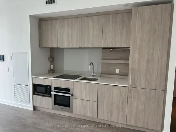 28 Ann ST #2104, Mississauga, ON L5G 3G1