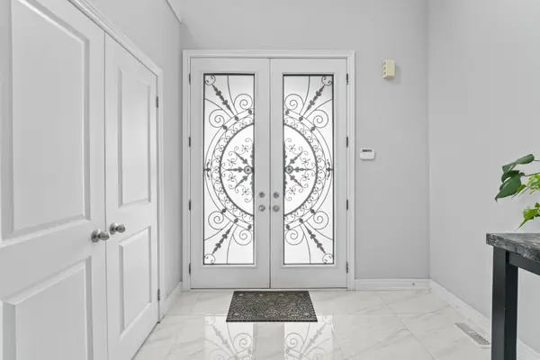 23 Chaumont DR, Hamilton, ON L8J 0J9