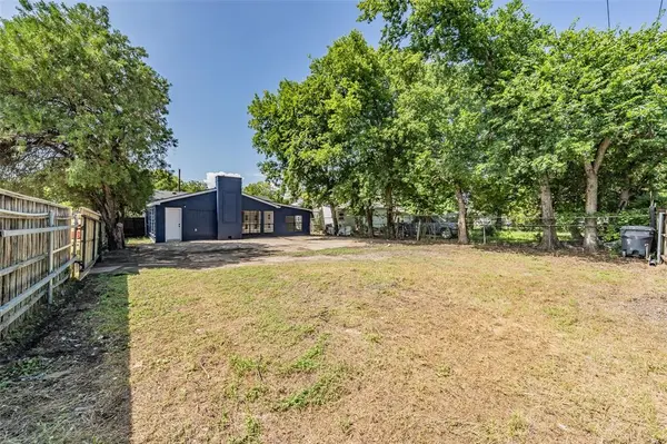 2402 E Overton Road, Dallas, TX 75216